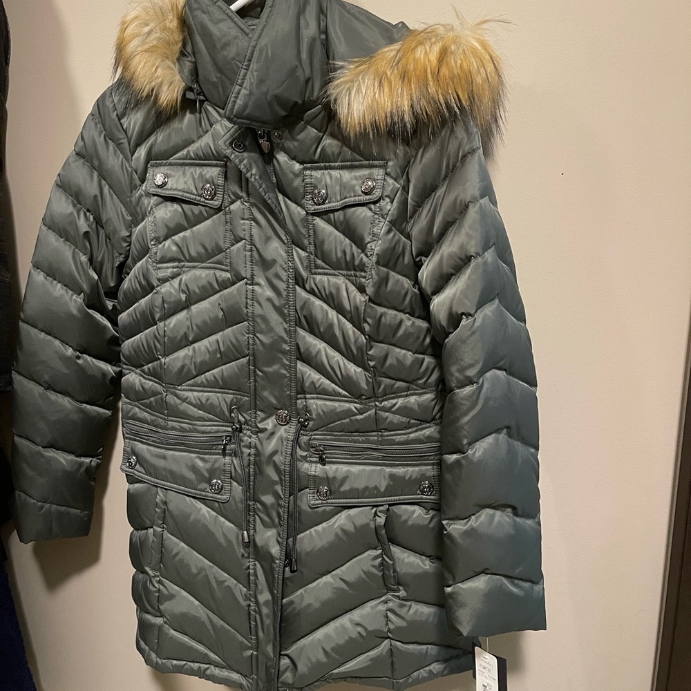 Faux-fur Trim Puffer Coat in Olive